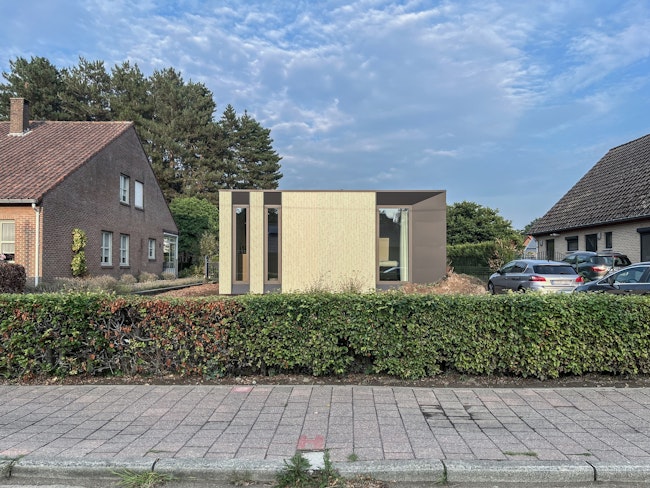 Houtskeletbouw woning Skilpod #90 afwerking in witte steen