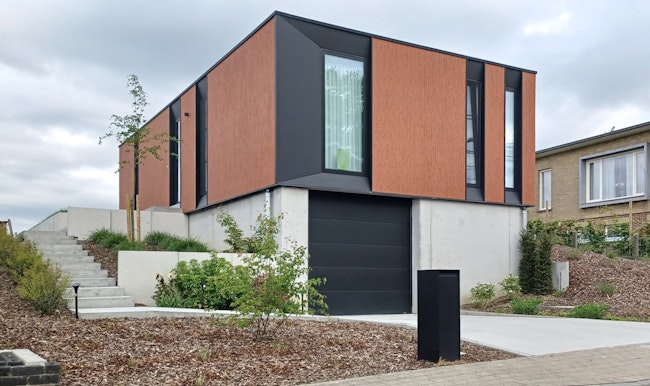 Skilpod #100 modulaire houtskeletbouw woning met kelder, afwerking in rode steen