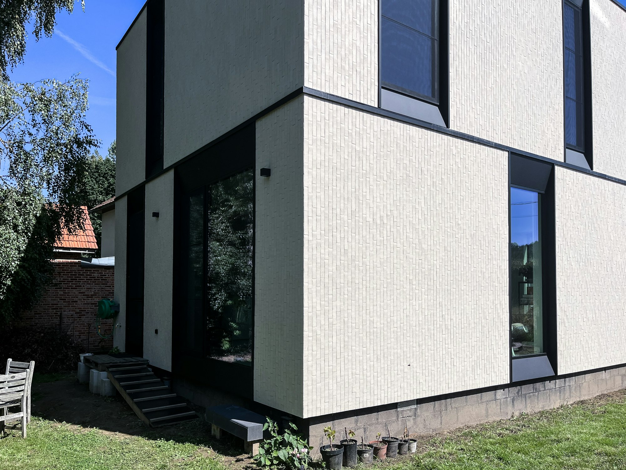 Skilpod #140 — houtskeletbouw woning met 3 slaapkamers, modern design met witte steen