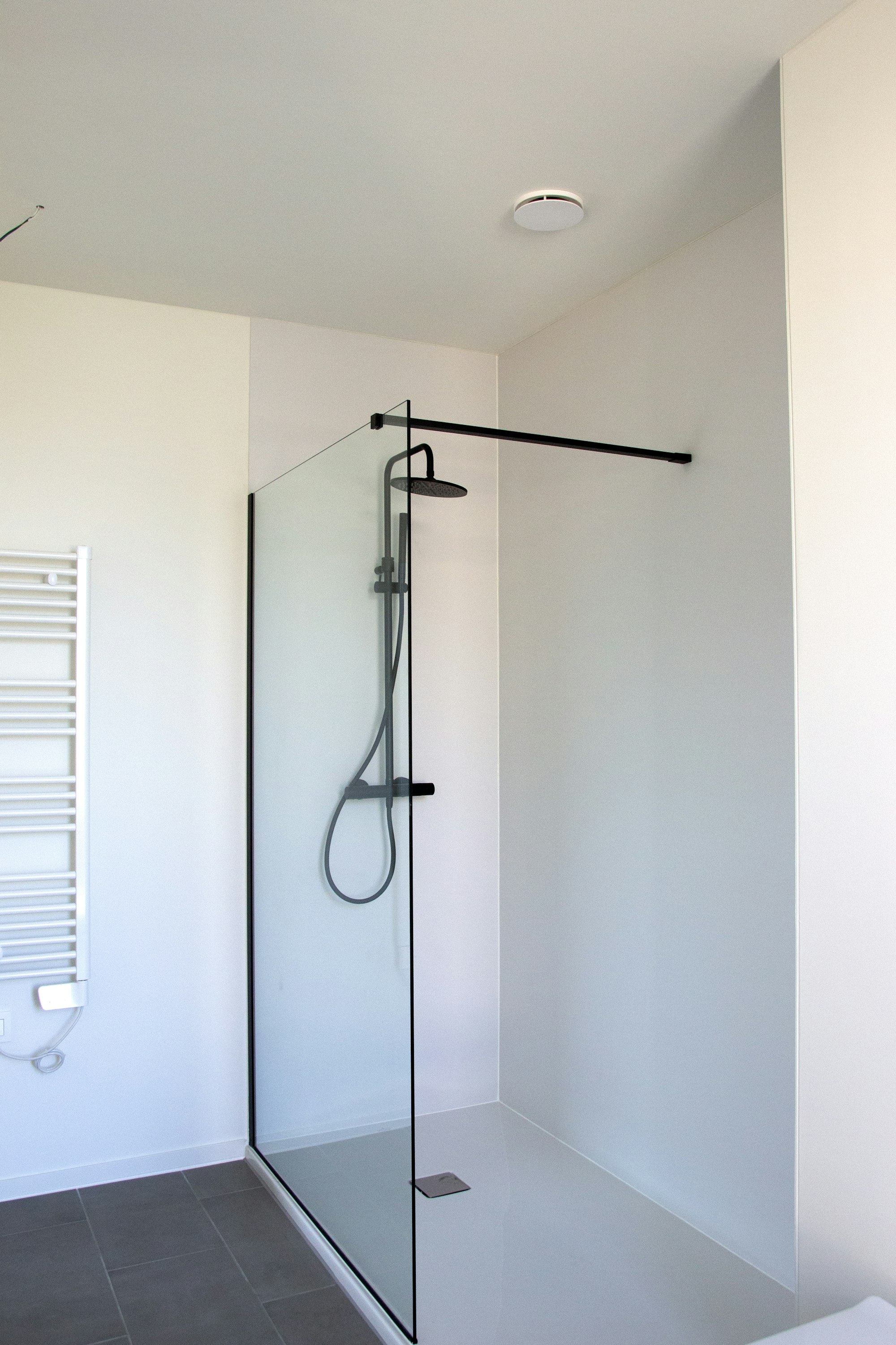 Skilpod #140 interieur badkamer