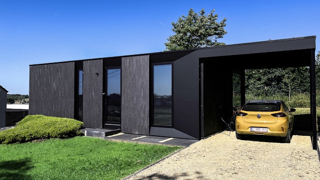 Skilpod #80 zwarte steen zwarte ramen carport